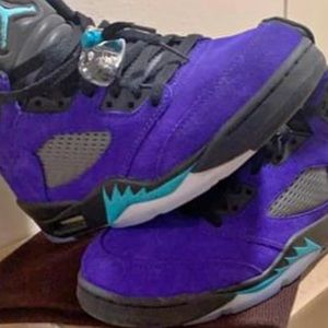 Men’s basketball shoes